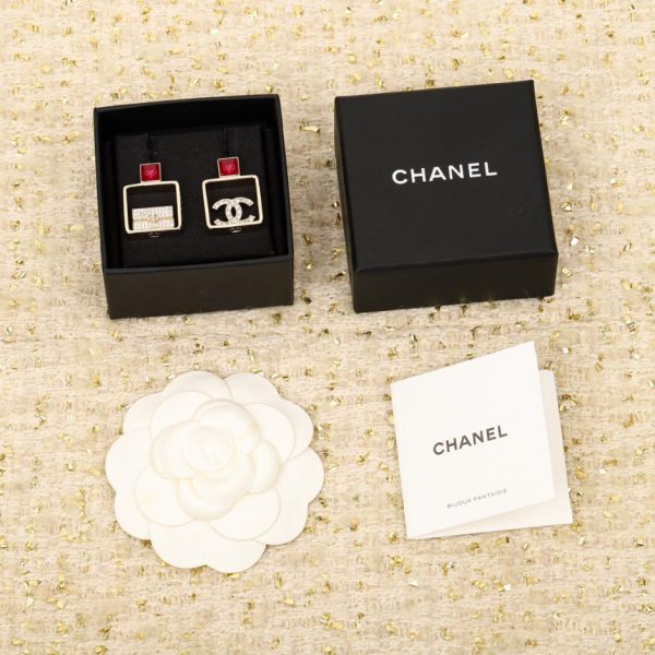 Orecchini doppia C dell'ultima borsa Chanel