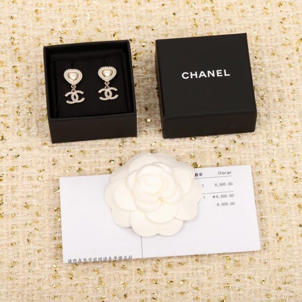 Orecchini Chanel Love Pearl con doppia C e diamanti