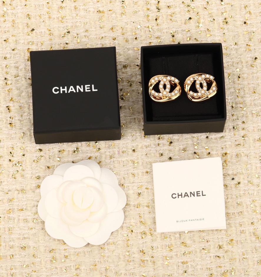 replica,repliche,fake,1:1,earrings,bracelet,ring,jewelry Orecchini Chanel con zolletta di zucchero cava intrecciata replica,repliche,fake,1:1,earrings,bracelet,ring,jewelry Orecchini Chanel con zolletta di zucchero cava intrecciata