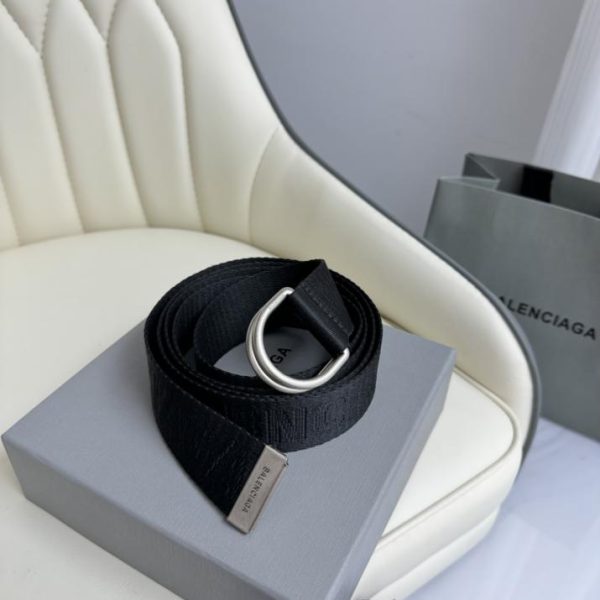 replica,repliche,fake,1:1,earrings,bracelet,ring,jewelry La nuova tessitura di Balenciaga