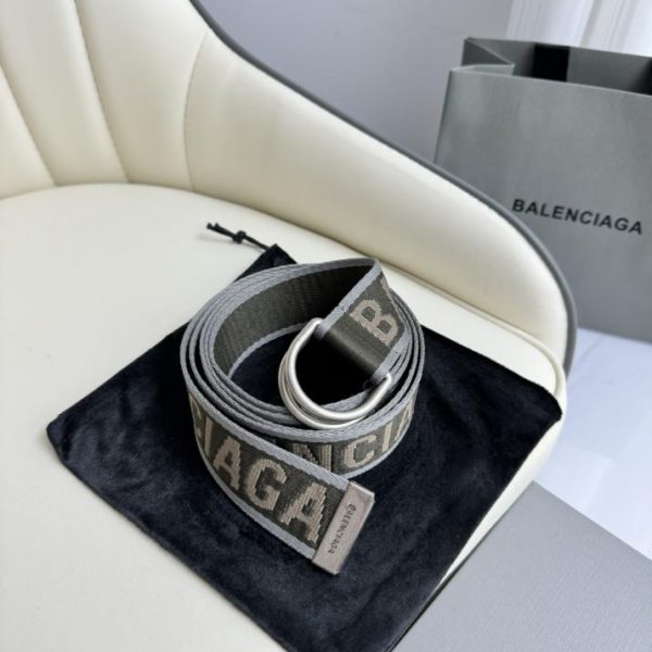 La nuova tessitura di Balenciaga
