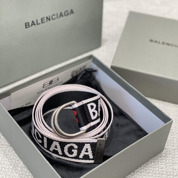 replica,repliche,fake,1:1,earrings,bracelet,ring,jewelry La nuova tessitura di Balenciaga