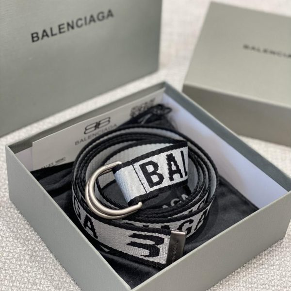 replica,repliche,fake,1:1,earrings,bracelet,ring,jewelry La nuova tessitura di Balenciaga