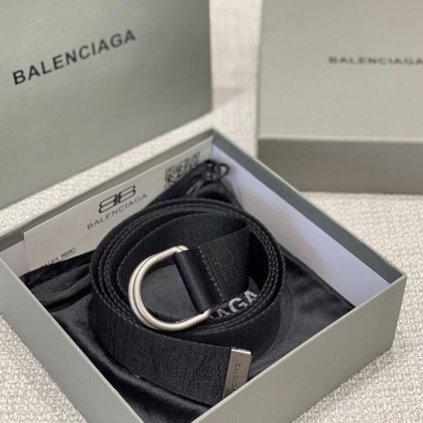 replica,repliche,fake,1:1,earrings,bracelet,ring,jewelry La nuova tessitura di Balenciaga