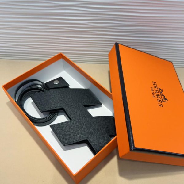 replica,repliche,fake,1:1,earrings,bracelet,ring,jewelry Borsa porta cellulare Hermès