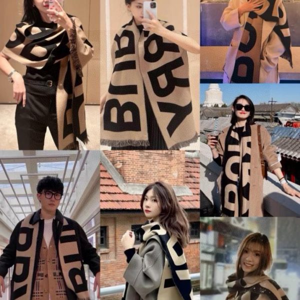 Sciarpa lunga double face Burberry con lettera grande
