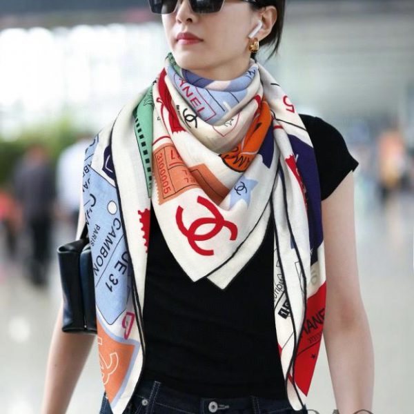 replica,repliche,fake,1:1,earrings,bracelet,ring,jewelry Sciarpa quadrata Chenel in cashmere double face tono su tono