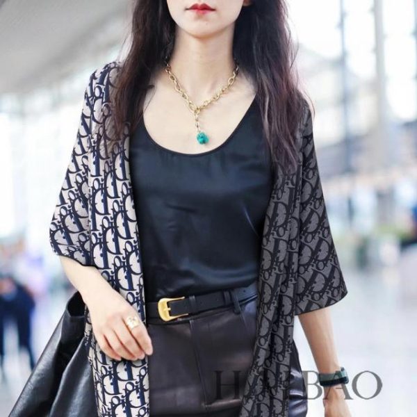 replica,repliche,fake,1:1,earrings,bracelet,ring,jewelry Sciarpa quadrata Dior in cashmere double face tono su tono