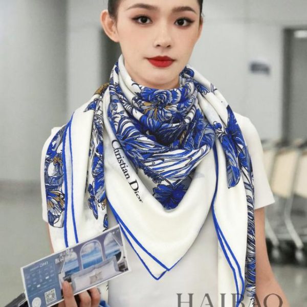replica,repliche,fake,1:1,earrings,bracelet,ring,jewelry Sciarpa quadrata Dior in cashmere double face tono su tono