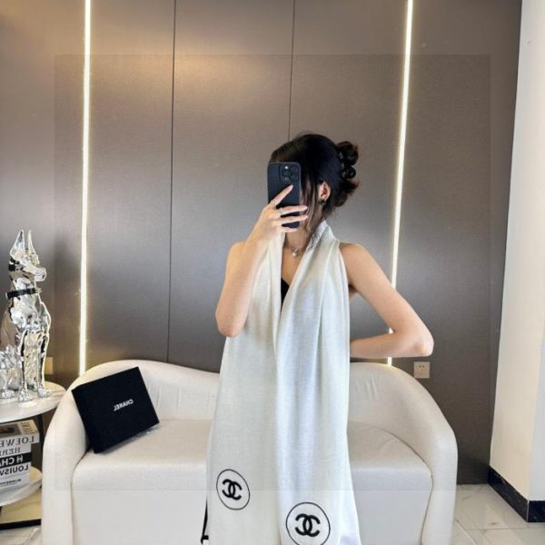 Sciarpa lunga Chanel in velluto sottile