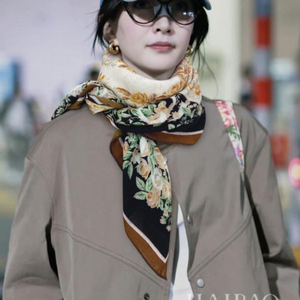 replica,repliche,fake,1:1,earrings,bracelet,ring,jewelry Sciarpa quadrata Gucci in cashmere