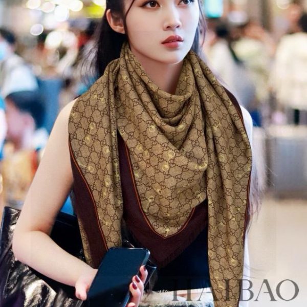 replica,repliche,fake,1:1,earrings,bracelet,ring,jewelry Sciarpa quadrata Gucci con morsetto in cashmere