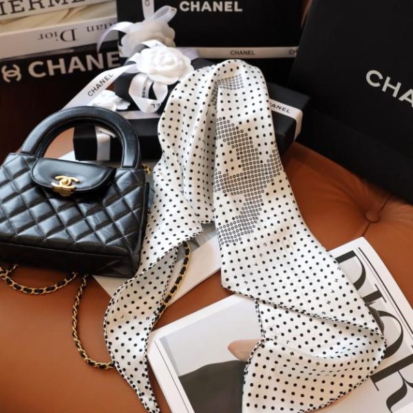replica,repliche,fake,1:1,earrings,bracelet,ring,jewelry Sciarpa classica con diamanti Chanel