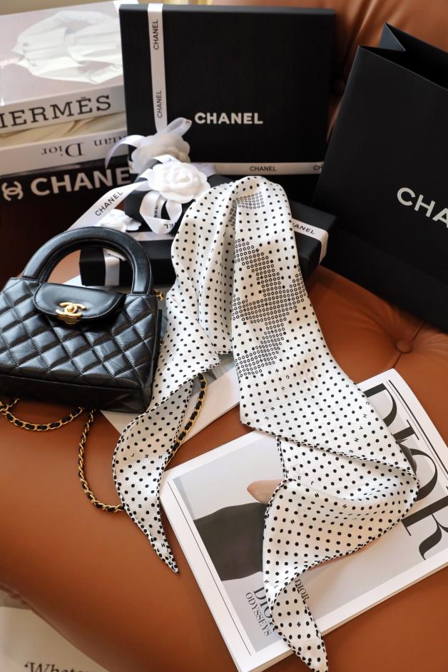 replica,repliche,fake,1:1,earrings,bracelet,ring,jewelry Sciarpa classica con diamanti Chanel replica,repliche,fake,1:1,earrings,bracelet,ring,jewelry Sciarpa classica con diamanti Chanel