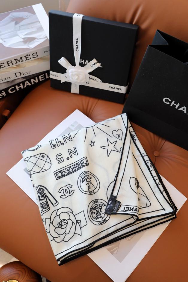 replica,repliche,fake,1:1,earrings,bracelet,ring,jewelry Sciarpa quadrata Chanel in seta e cashmere replica,repliche,fake,1:1,earrings,bracelet,ring,jewelry Sciarpa quadrata Chanel in seta e cashmere
