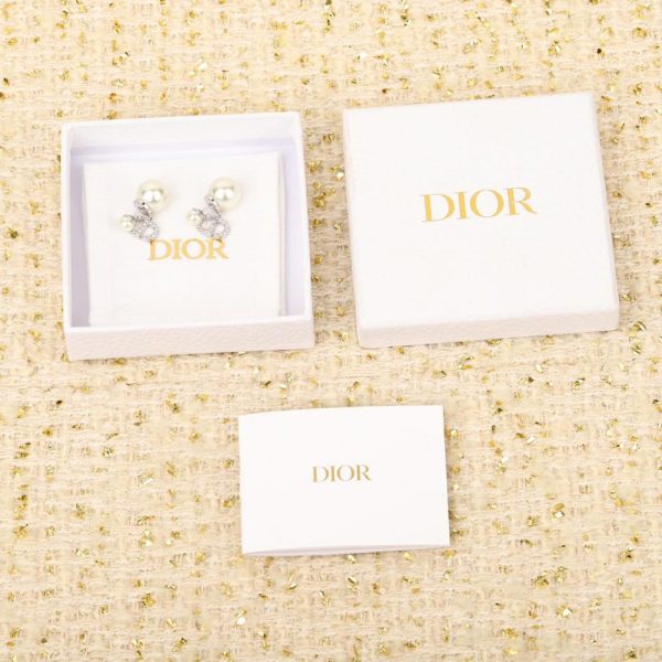 Orecchini CD con diamanti pieni di perle Dior