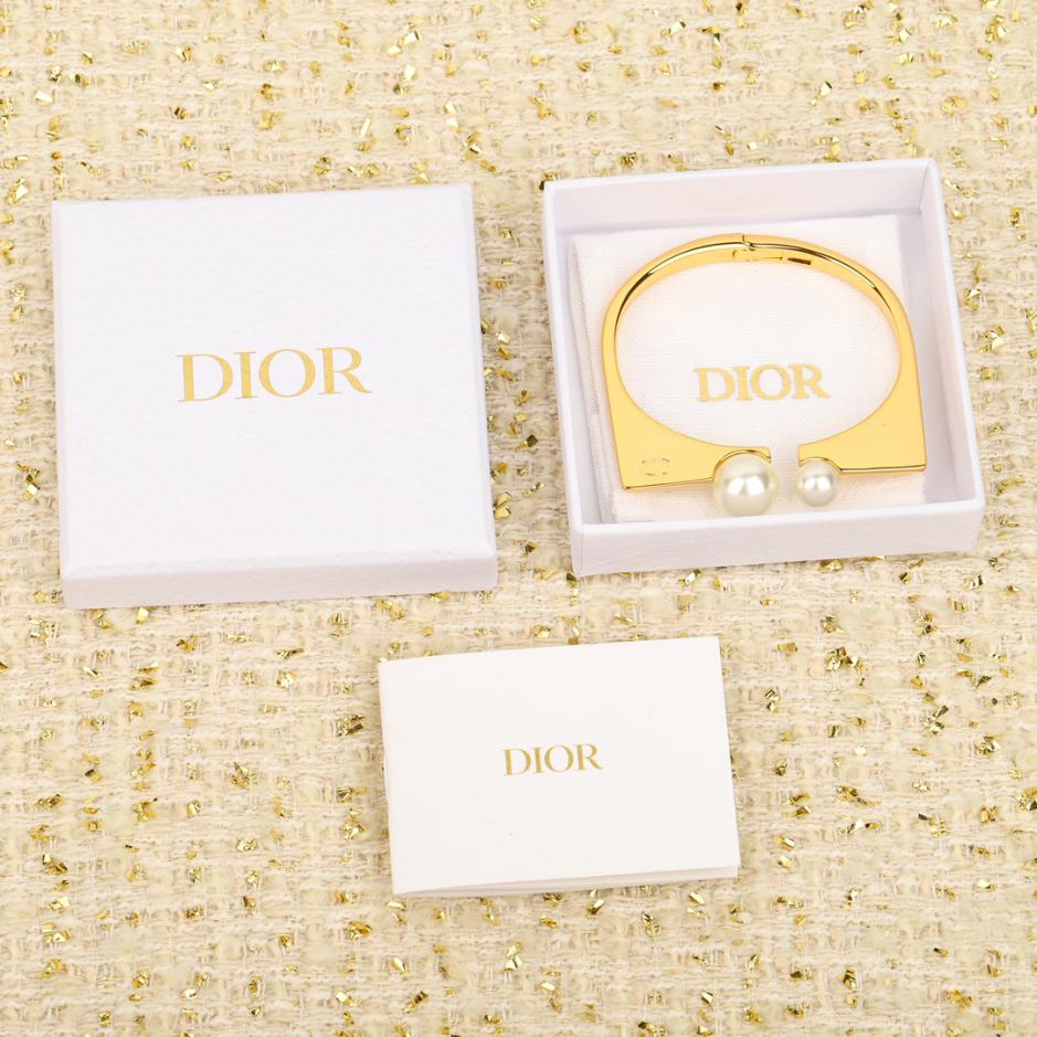 replica,repliche,fake,1:1,earrings,bracelet,ring,jewelry Bracciale Dior aperto ad arco con perline grandi e piccole replica,repliche,fake,1:1,earrings,bracelet,ring,jewelry Bracciale Dior aperto ad arco con perline grandi e piccole