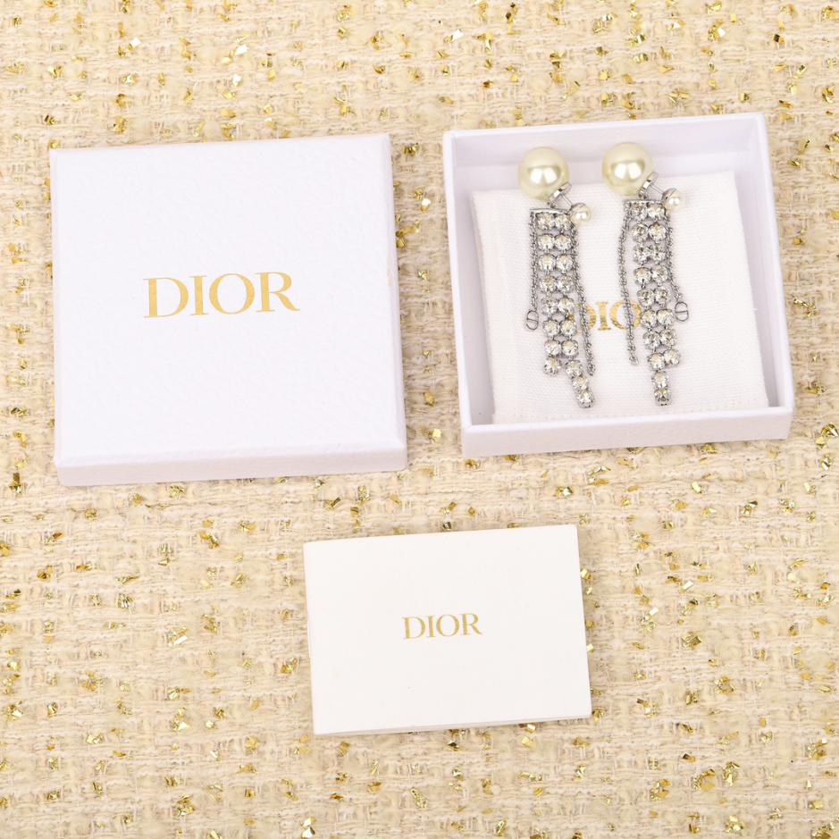 replica,repliche,fake,1:1,earrings,bracelet,ring,jewelry Orecchini con nappe di perle Dior replica,repliche,fake,1:1,earrings,bracelet,ring,jewelry Orecchini con nappe di perle Dior