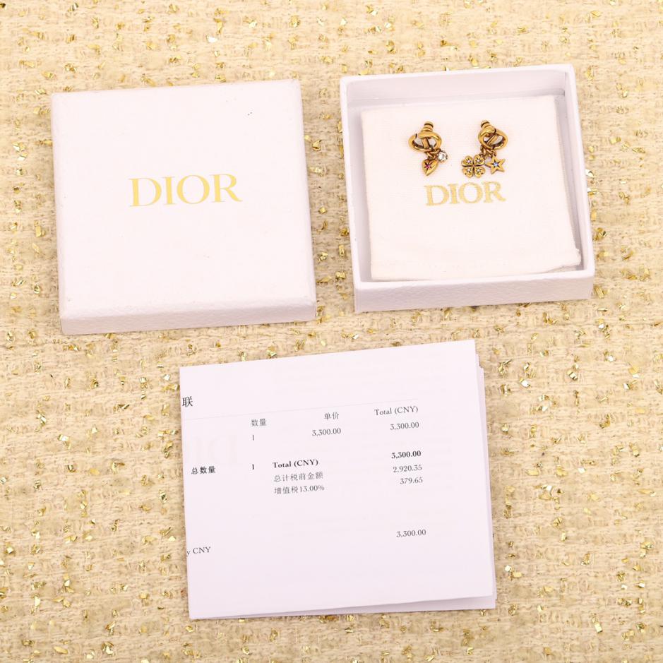 replica,repliche,fake,1:1,earrings,bracelet,ring,jewelry Orecchini Dior con lettera CD replica,repliche,fake,1:1,earrings,bracelet,ring,jewelry Orecchini Dior con lettera CD