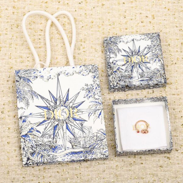 replica,repliche,fake,1:1,earrings,bracelet,ring,jewelry Anello bussola Dior in edizione limitata