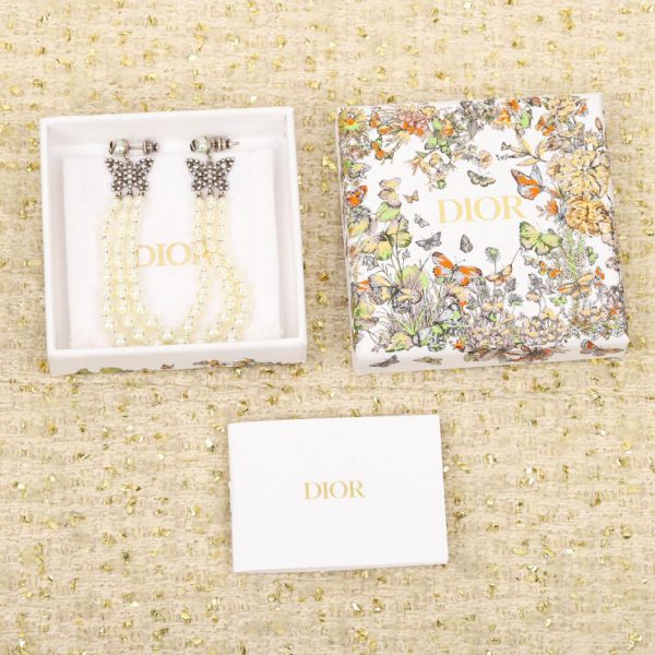Serie di farfalle Dior