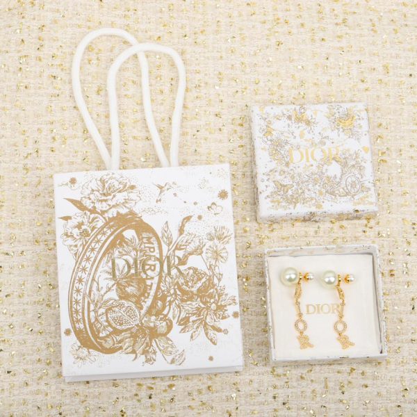 Orecchini con lettera Dior