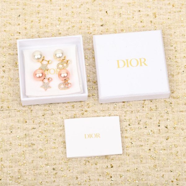 Orecchini con lettere di perle Dior