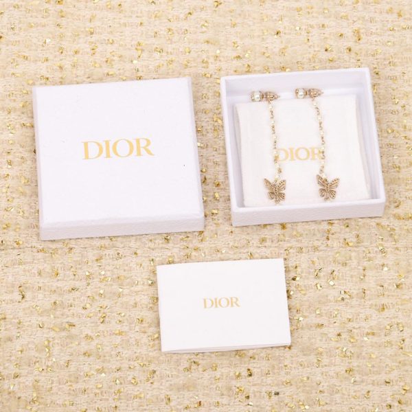 Nuovi orecchini a farfalla Dior