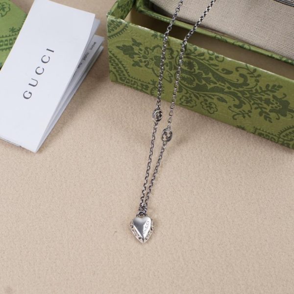 Collana vintage in argento con ciondolo doppia G Love Gucci