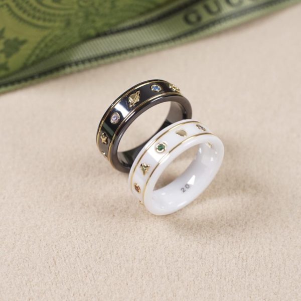 replica,repliche,fake,1:1,earrings,bracelet,ring,jewelry Anello Gucci in ceramica con pietre preziose colorate doppia G