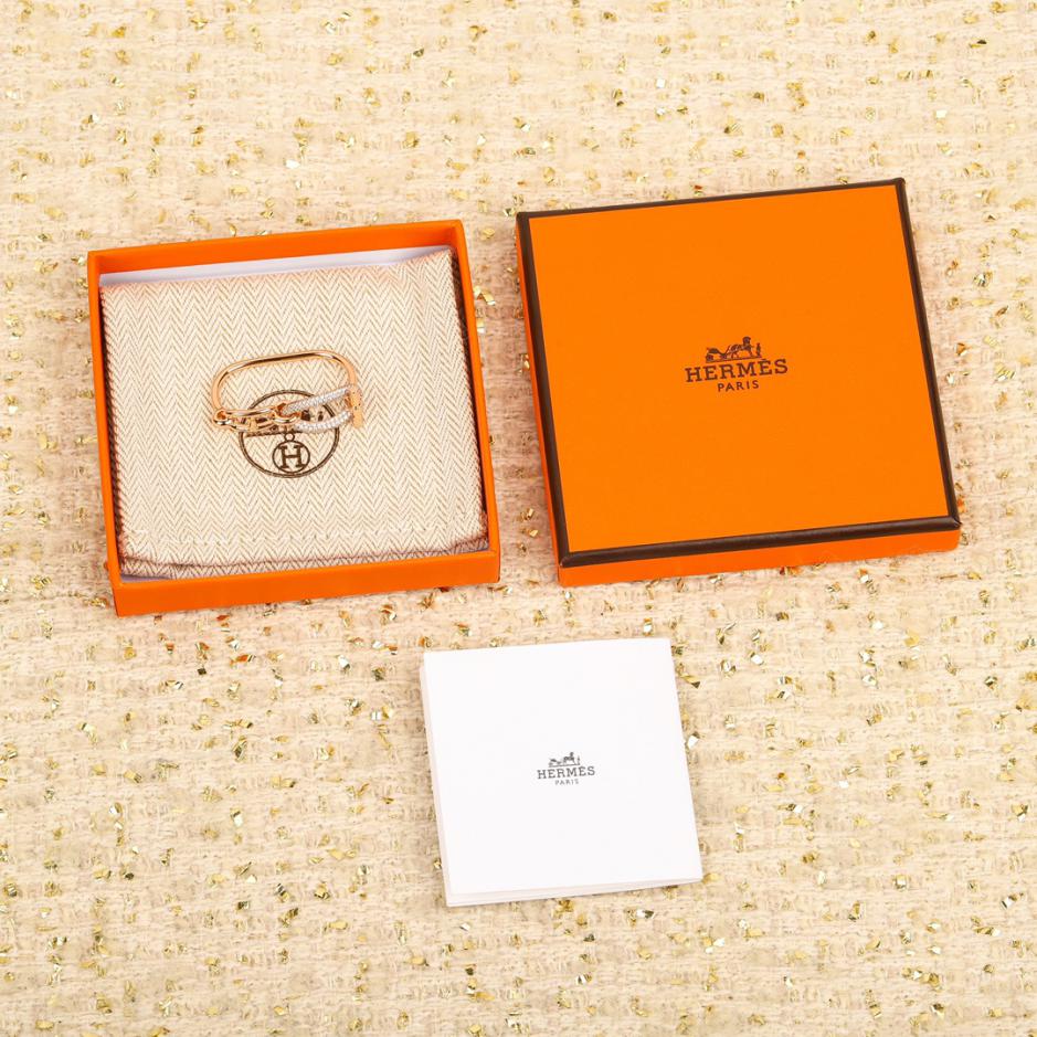 replica,repliche,fake,1:1,earrings,bracelet,ring,jewelry Anello doppio anello Hermes replica,repliche,fake,1:1,earrings,bracelet,ring,jewelry Anello doppio anello Hermes