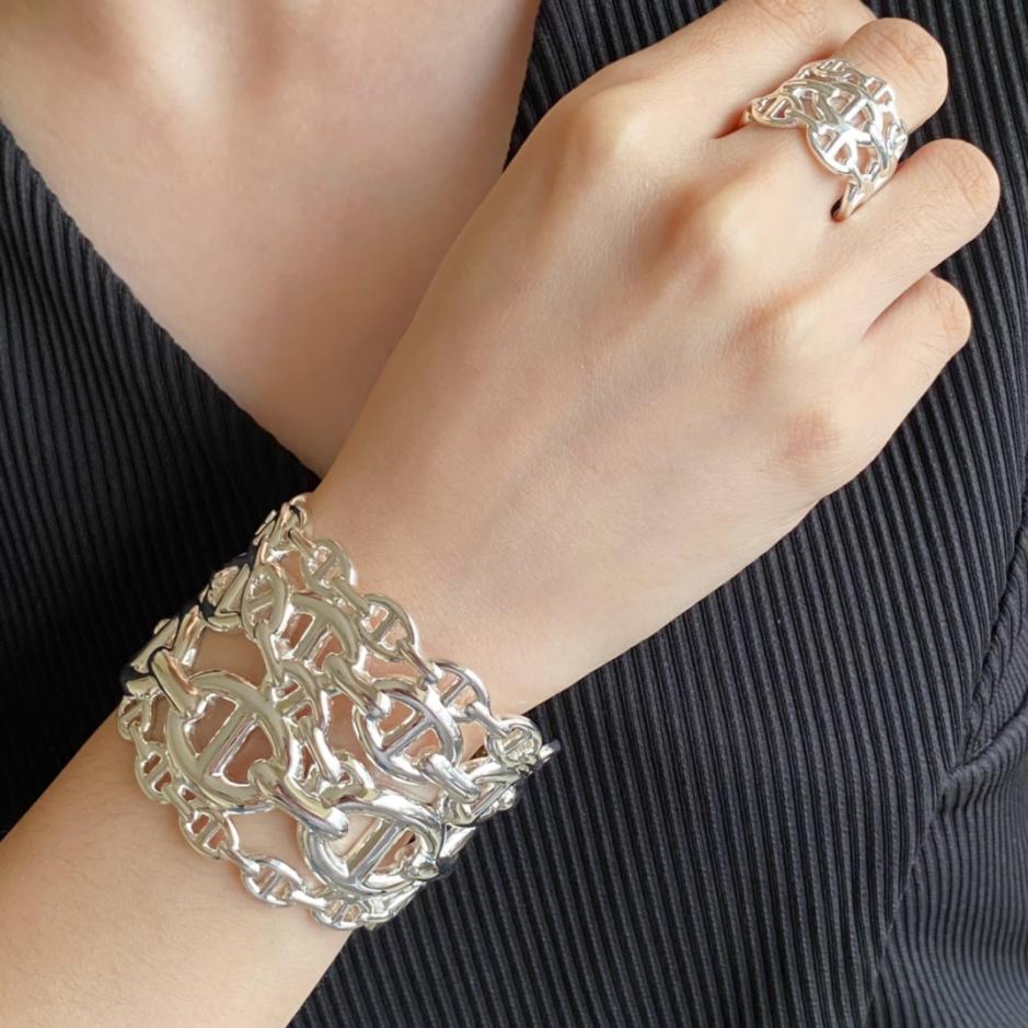 replica,repliche,fake,1:1,earrings,bracelet,ring,jewelry Bracciale Hermes con naso di maiale replica,repliche,fake,1:1,earrings,bracelet,ring,jewelry Bracciale Hermes con naso di maiale