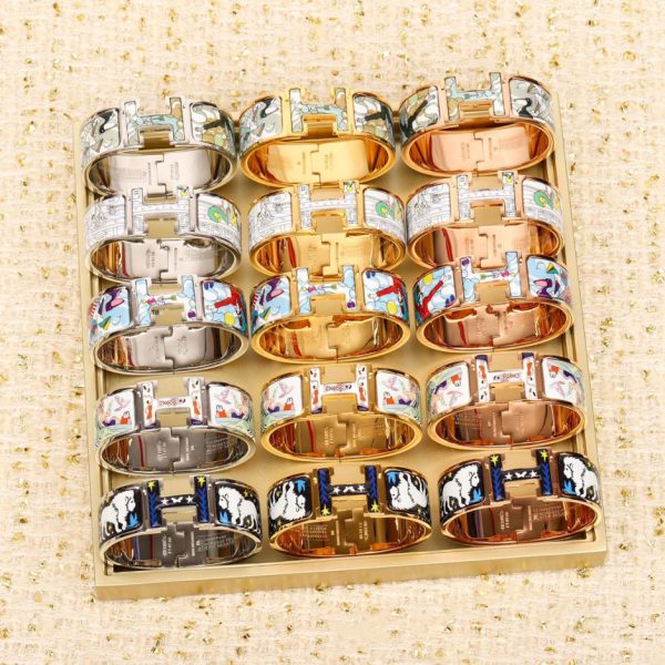 replica,repliche,fake,1:1,earrings,bracelet,ring,jewelry Bracciale Hermes smaltato versione H larga