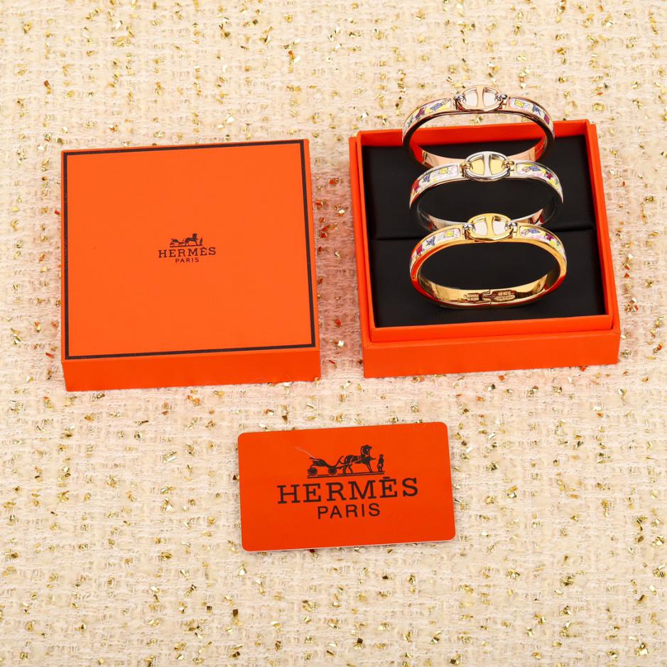 replica,repliche,fake,1:1,earrings,bracelet,ring,jewelry Bracciale Hermes con naso di maiale replica,repliche,fake,1:1,earrings,bracelet,ring,jewelry Bracciale Hermes con naso di maiale