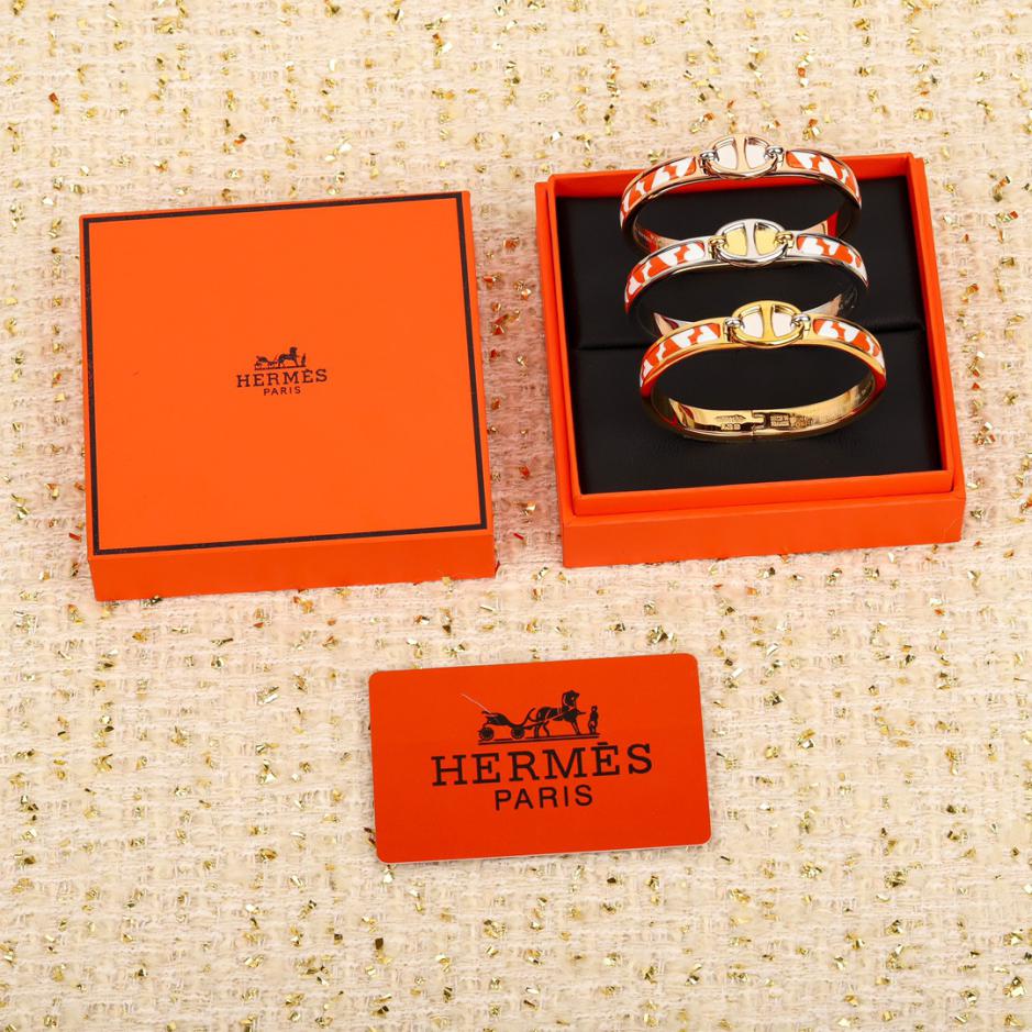 replica,repliche,fake,1:1,earrings,bracelet,ring,jewelry Bracciale Hermes con naso di maiale replica,repliche,fake,1:1,earrings,bracelet,ring,jewelry Bracciale Hermes con naso di maiale