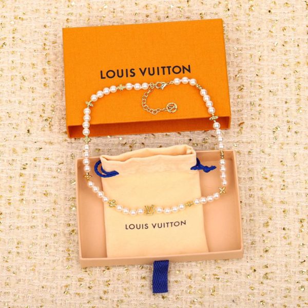 Collana di perle a fiore in oro verde LV