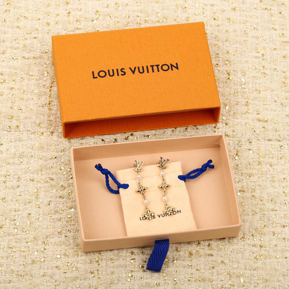 replica,repliche,fake,1:1,earrings,bracelet,ring,jewelry Orecchini di perle a fiore in oro verde LV replica,repliche,fake,1:1,earrings,bracelet,ring,jewelry Orecchini di perle a fiore in oro verde LV