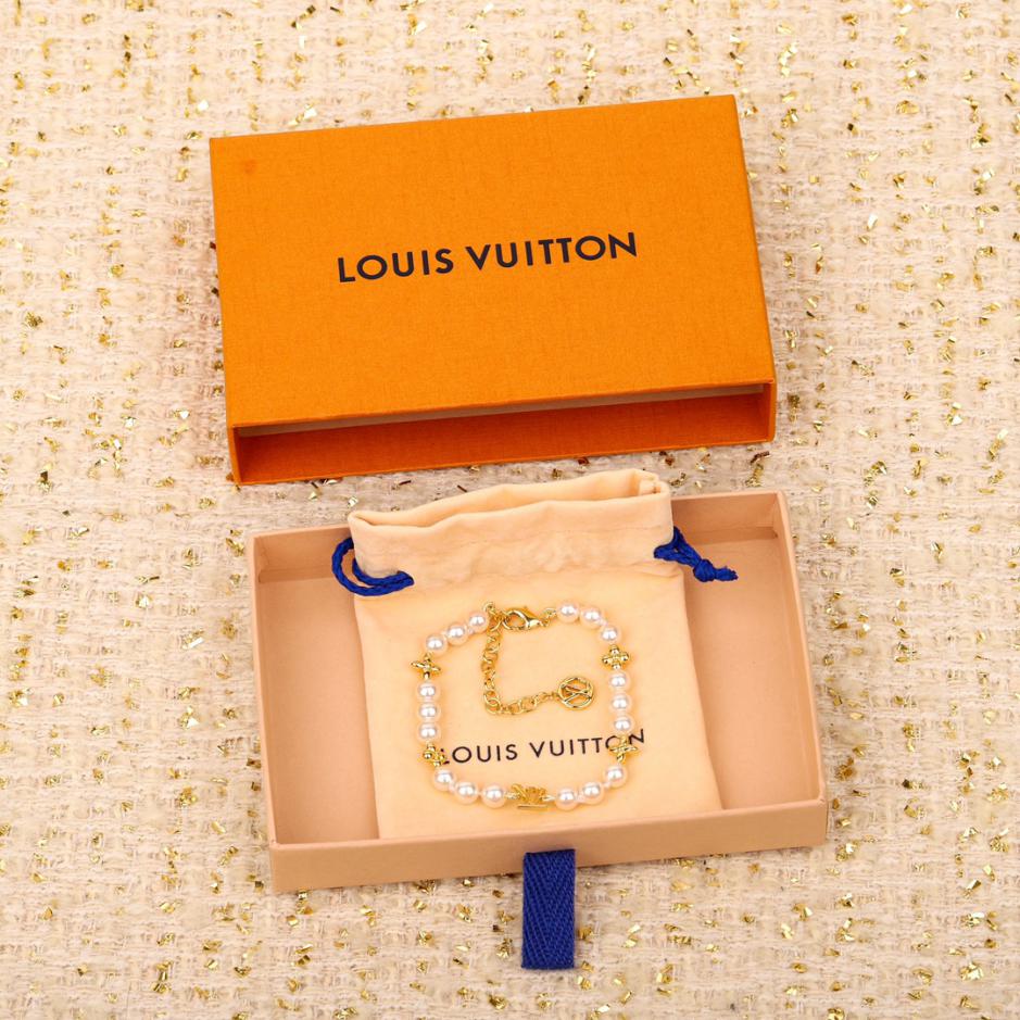 replica,repliche,fake,1:1,earrings,bracelet,ring,jewelry Bracciale LV con perle floreali in oro verde replica,repliche,fake,1:1,earrings,bracelet,ring,jewelry Bracciale LV con perle floreali in oro verde