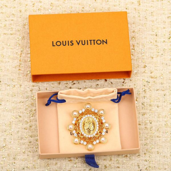 Spilla con lettera LV
