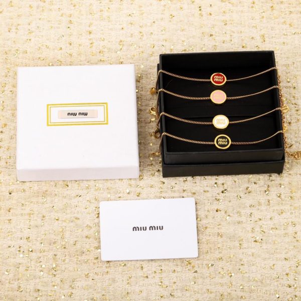 Collana con bracciale lettera Miu Miu