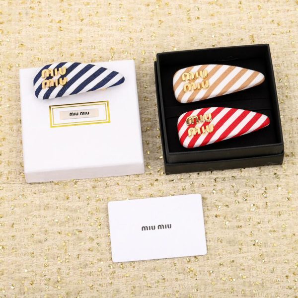 replica,repliche,fake,1:1,earrings,bracelet,ring,jewelry Fermaglio per capelli a righe Miu Miu in edizione limitata