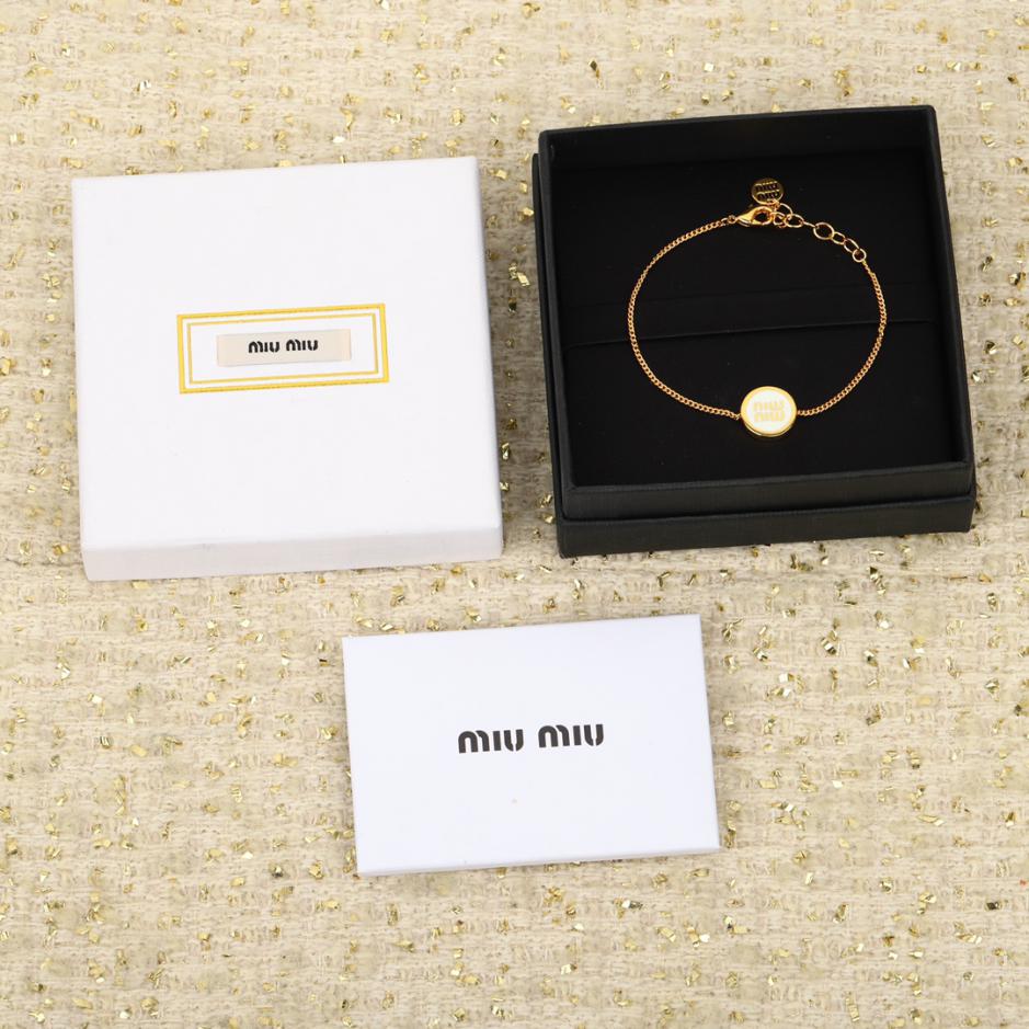 replica,repliche,fake,1:1,earrings,bracelet,ring,jewelry Collana con bracciale con lettera Miu Miu replica,repliche,fake,1:1,earrings,bracelet,ring,jewelry Collana con bracciale con lettera Miu Miu