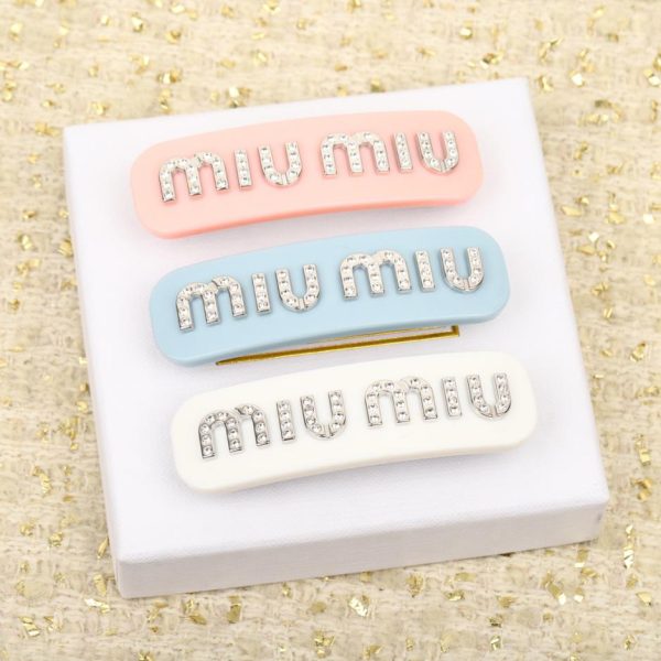 replica,repliche,fake,1:1,earrings,bracelet,ring,jewelry Nuovo fermaglio per capelli Miu Miu
