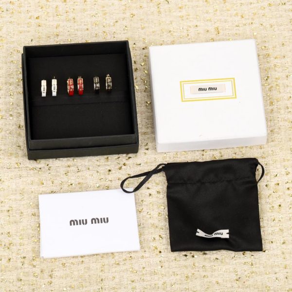 Anello per orecchini Miu Miu