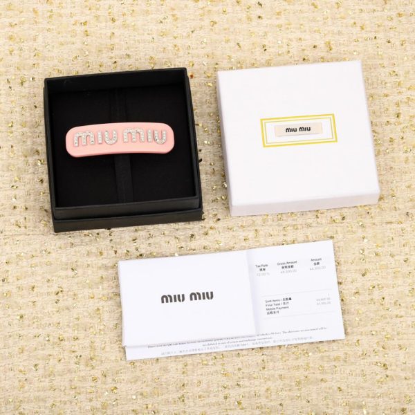 replica,repliche,fake,1:1,earrings,bracelet,ring,jewelry Nuovo fermaglio per capelli Miu Miu