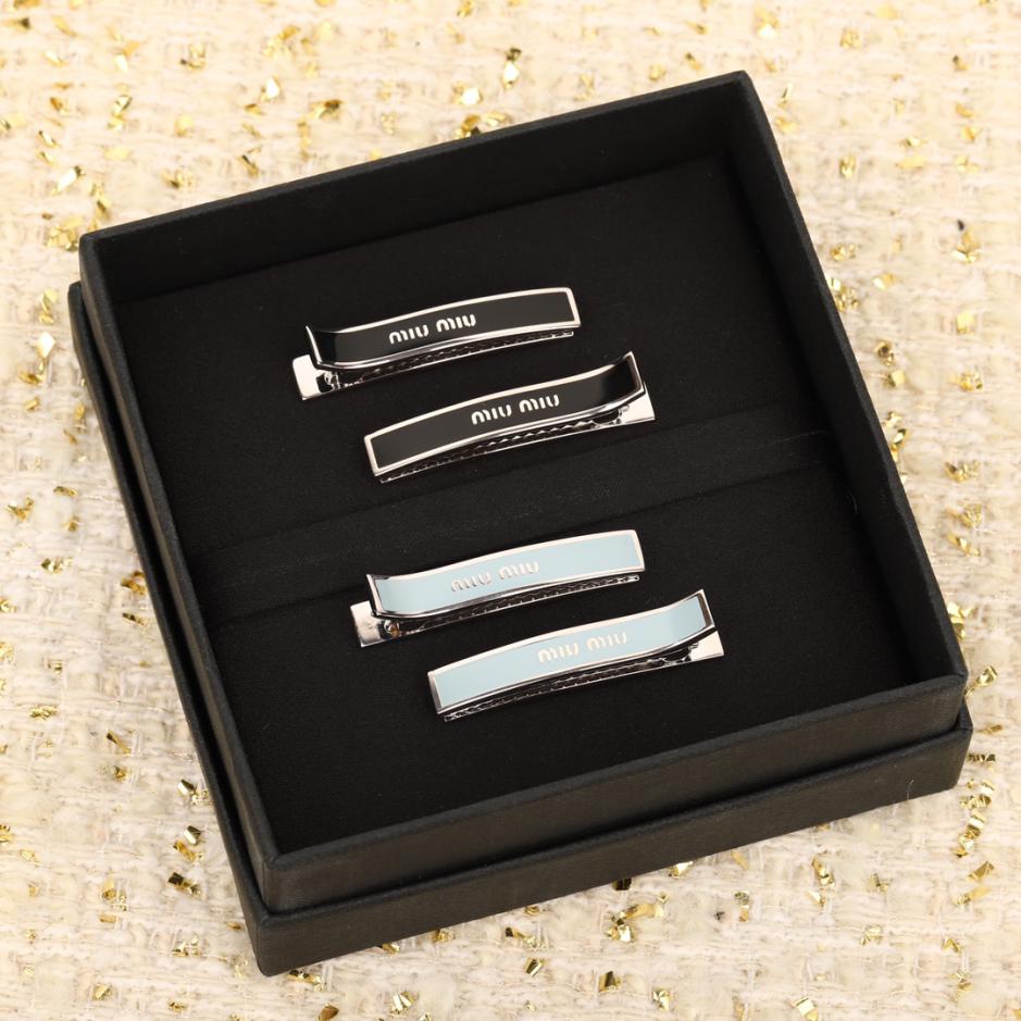 replica,repliche,fake,1:1,earrings,bracelet,ring,jewelry Fermaglio per capelli Miu Miu bianco e nero replica,repliche,fake,1:1,earrings,bracelet,ring,jewelry Fermaglio per capelli Miu Miu bianco e nero