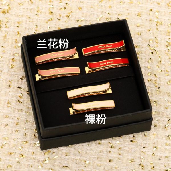replica,repliche,fake,1:1,earrings,bracelet,ring,jewelry Fermaglio per capelli Miu Miu bianco e nero