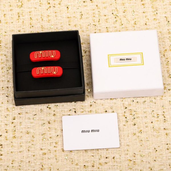 replica,repliche,fake,1:1,earrings,bracelet,ring,jewelry Nuovo fermaglio per capelli Miu Miu