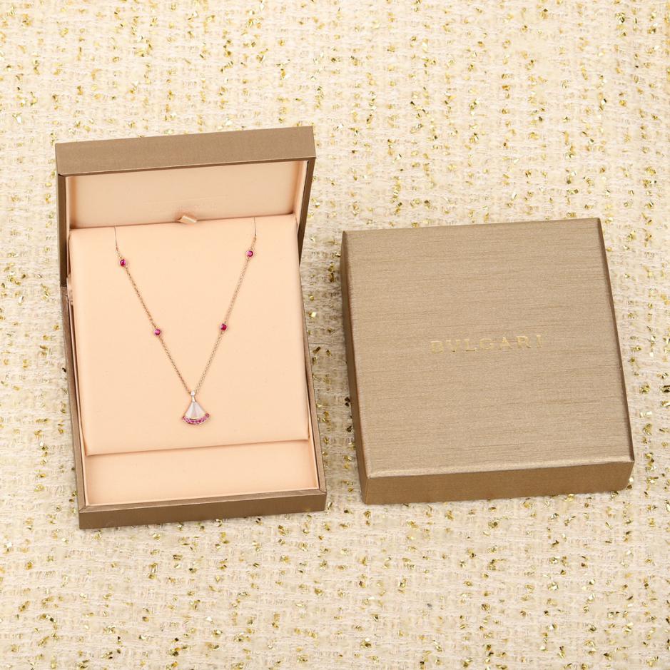 replica,repliche,fake,1:1,earrings,bracelet,ring,jewelry Collana minigonna Bvlgari cinese per San Valentino replica,repliche,fake,1:1,earrings,bracelet,ring,jewelry Collana minigonna Bvlgari cinese per San Valentino