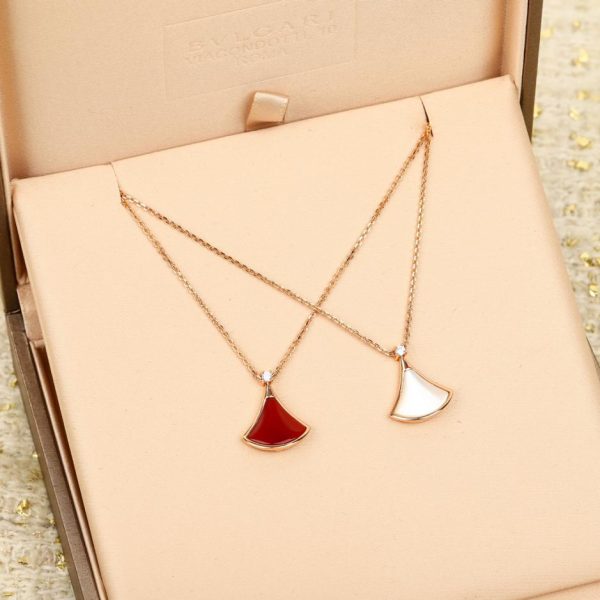 replica,repliche,fake,1:1,earrings,bracelet,ring,jewelry Collana con gonna piccola Bvlgari